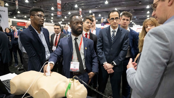 Simulation zone with audience